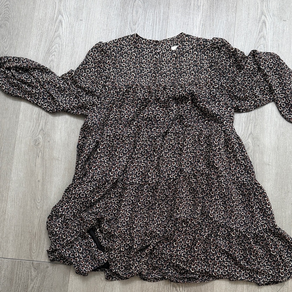 Elegant Black and White Long Sleeve Dress
